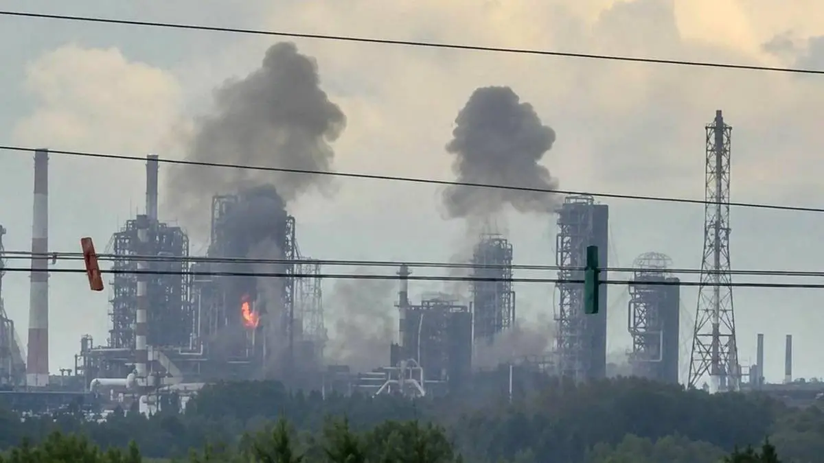 Ukrajna messzire ható csapása: az omszki finomítót is eltalálták
